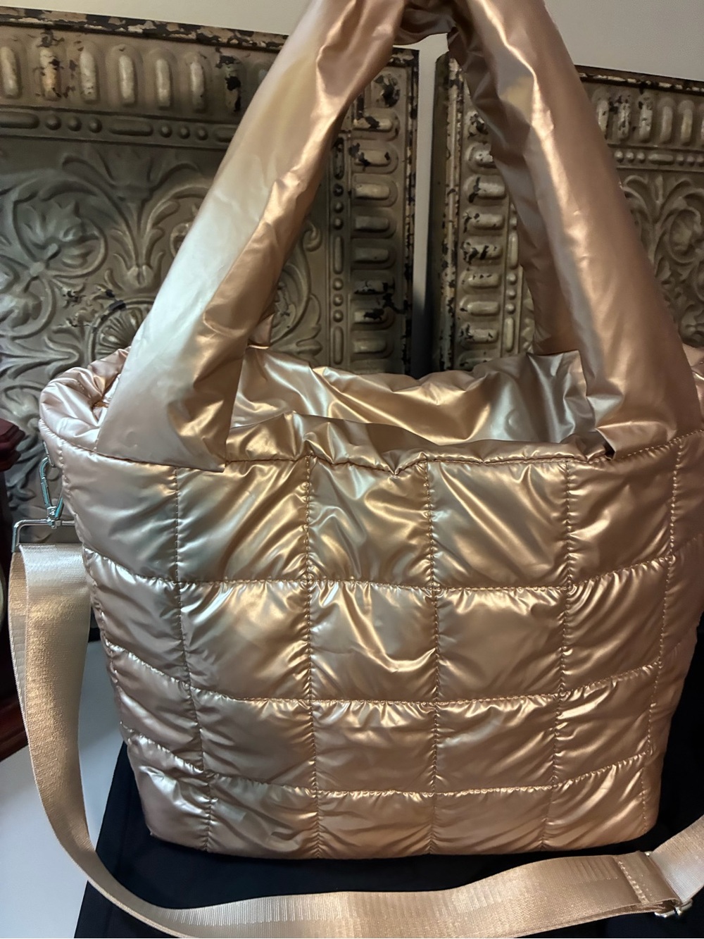 Paufy Metallic Tote Bag in Champagne
